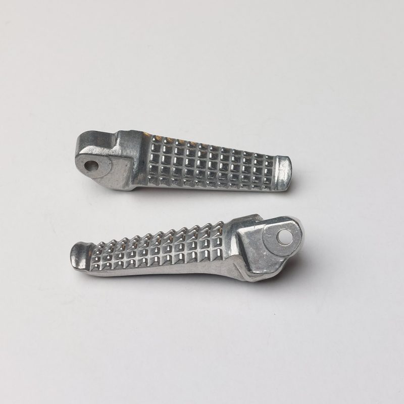 Fußrasten Hinten Schwarz Für Suzuki GSX-R 600/750 (00-04) & GSX-R 1000 (05-14) Fußrasten Hinten Schwarz Für Suzuki GSX-R 600/750 (00-04) & GSX-R 1000 (05-14)